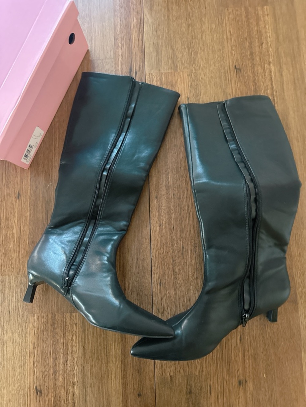Black Knee-High Pointed Toe Boots with Side Zip